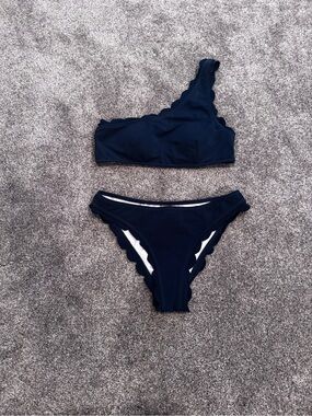 Women’s Navy Scallop One-Shoulder Bikini Set